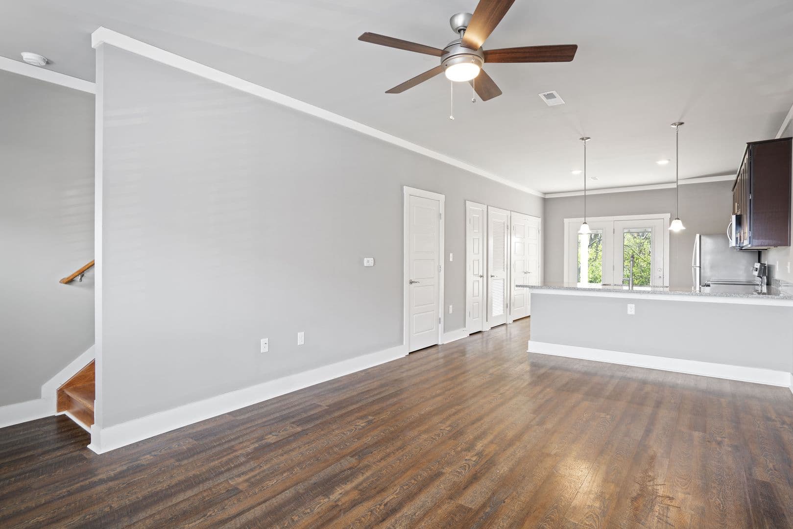 White House Apartment: 529 Raymond Hirsch Parkway