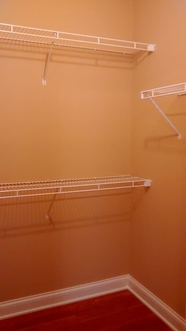 Bowling Green Apartment: 655 Declaration Way