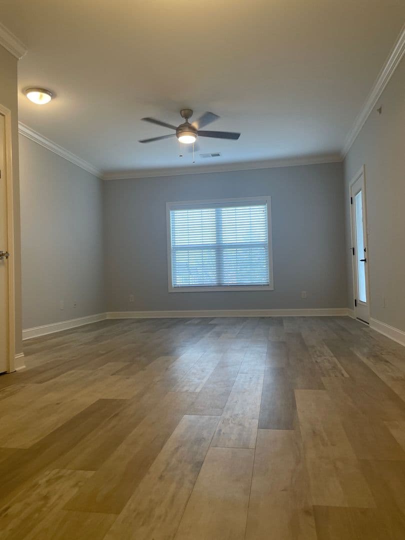 Bowling Green Apartment: 249 Greenwood Lane
