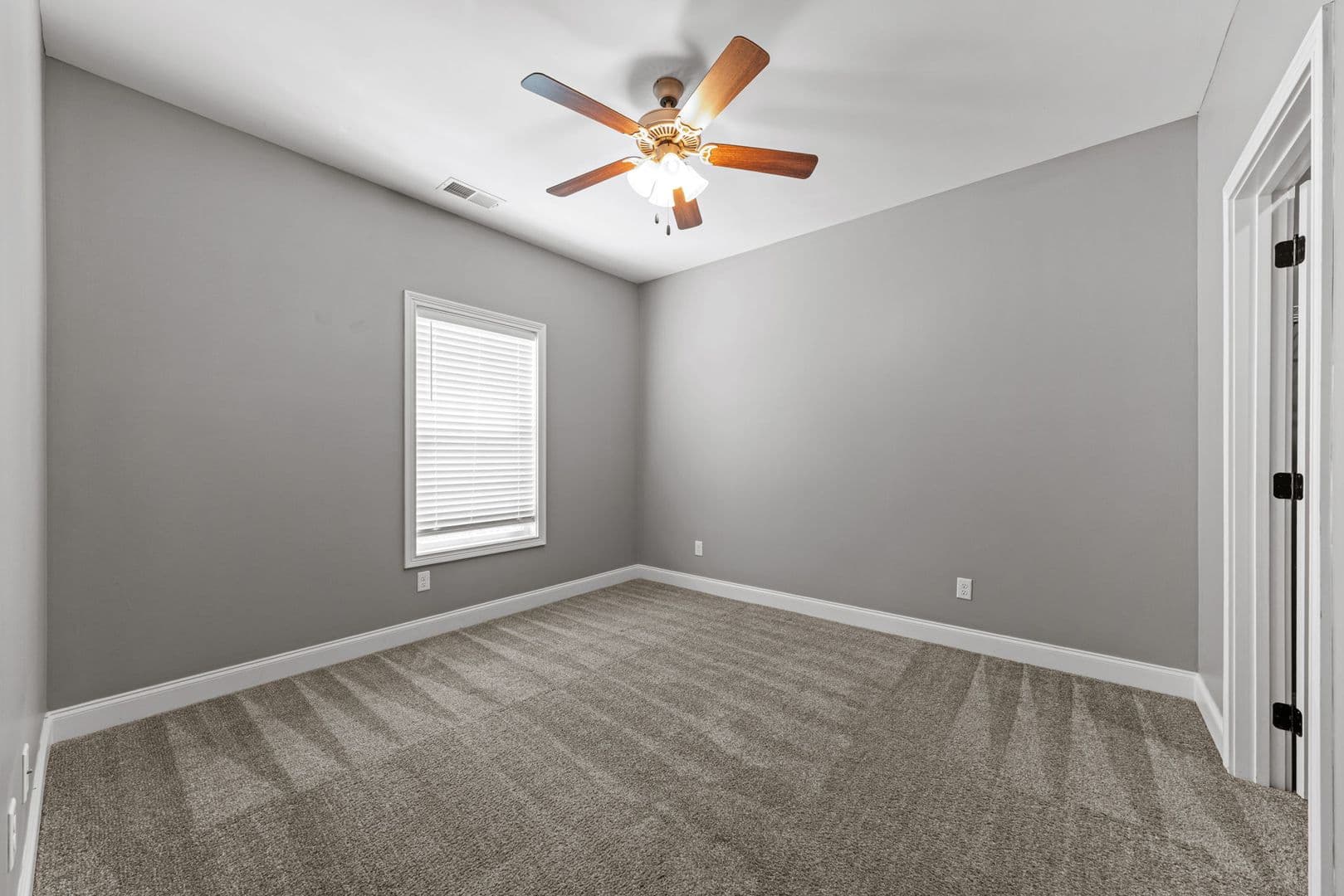 Bowling Green Apartment: 864 Fairview Avenue