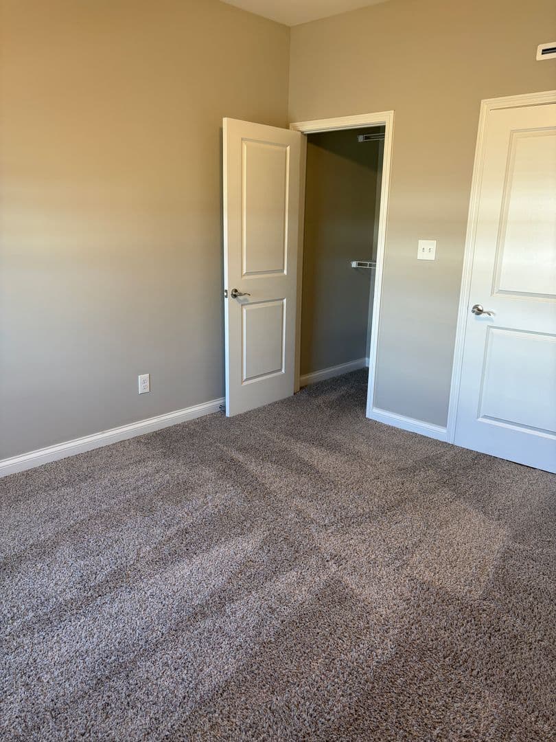 Bowling Green Apartment: 222 Moss View Street