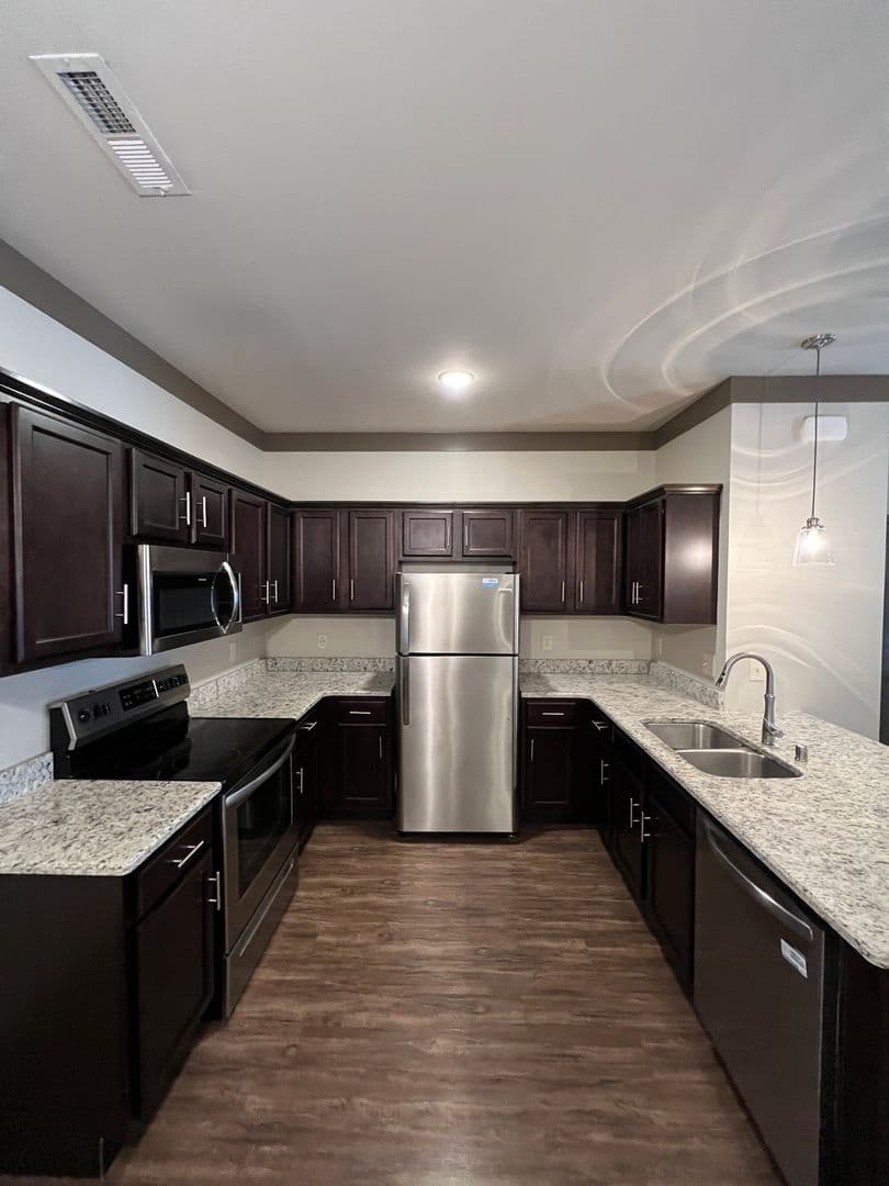 Bowling Green Apartment: 556 Emmett Ave
