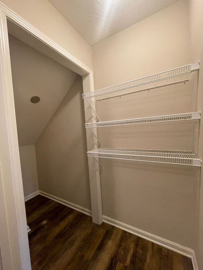 Bowling Green Apartment: 348 Upper Stone Avenue