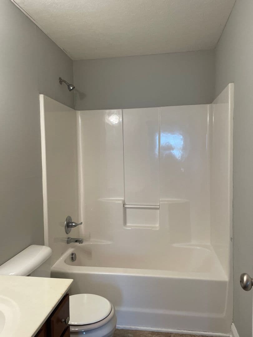 Bowling Green Apartment: 429 Upper Stone Avenue