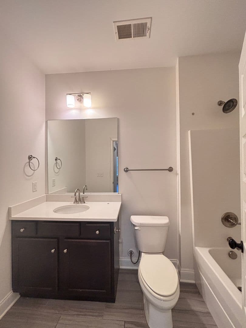 Bowling Green Apartment: 864 Fairview Avenue