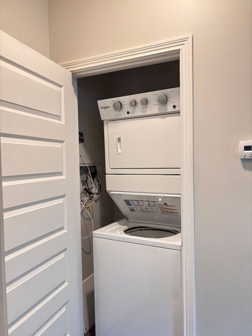 Bowling Green Apartment: 864 Fairview Avenue