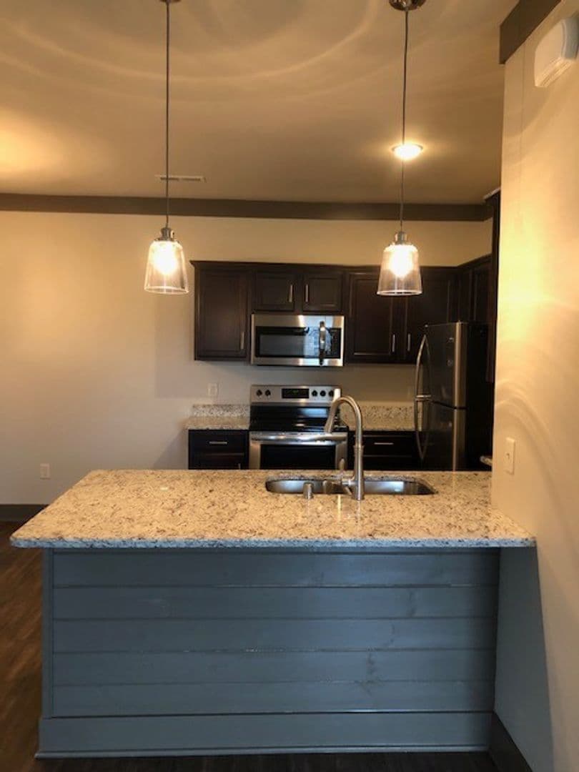 Bowling Green Apartment: 556 Emmett Ave