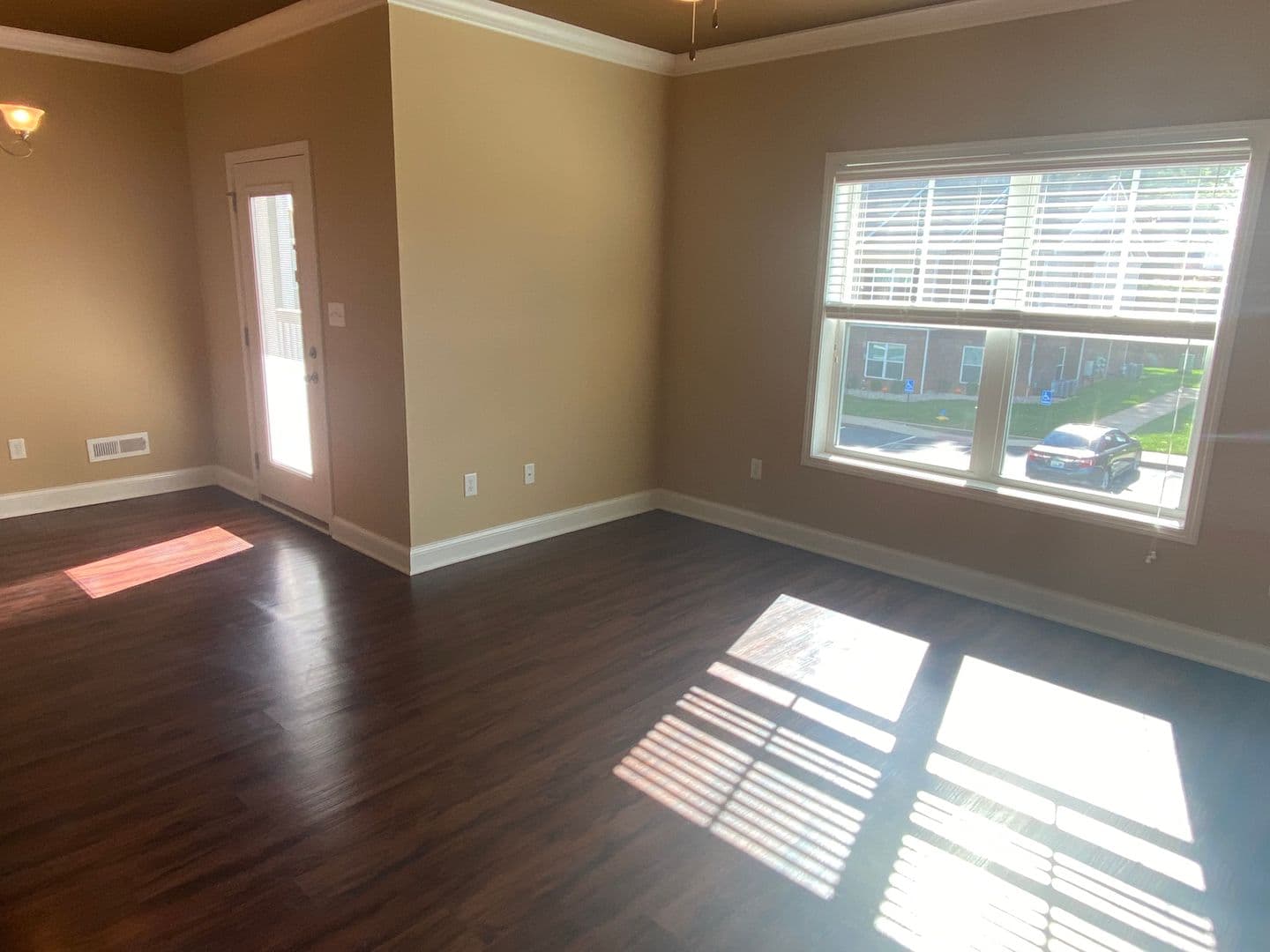 Bowling Green Apartment: 655 Declaration Way