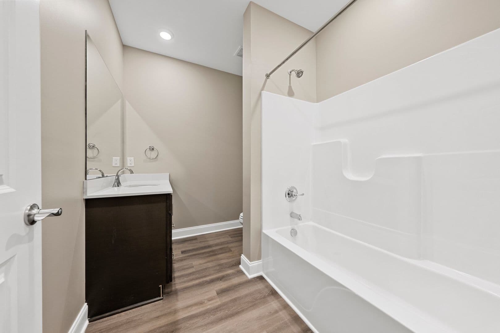 Bowling Green Apartment: 945 Riverbend Street