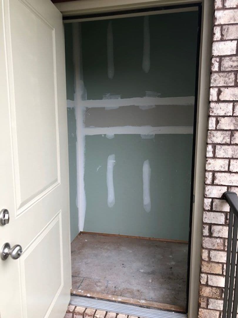 Bowling Green Apartment: 556 Emmett Ave
