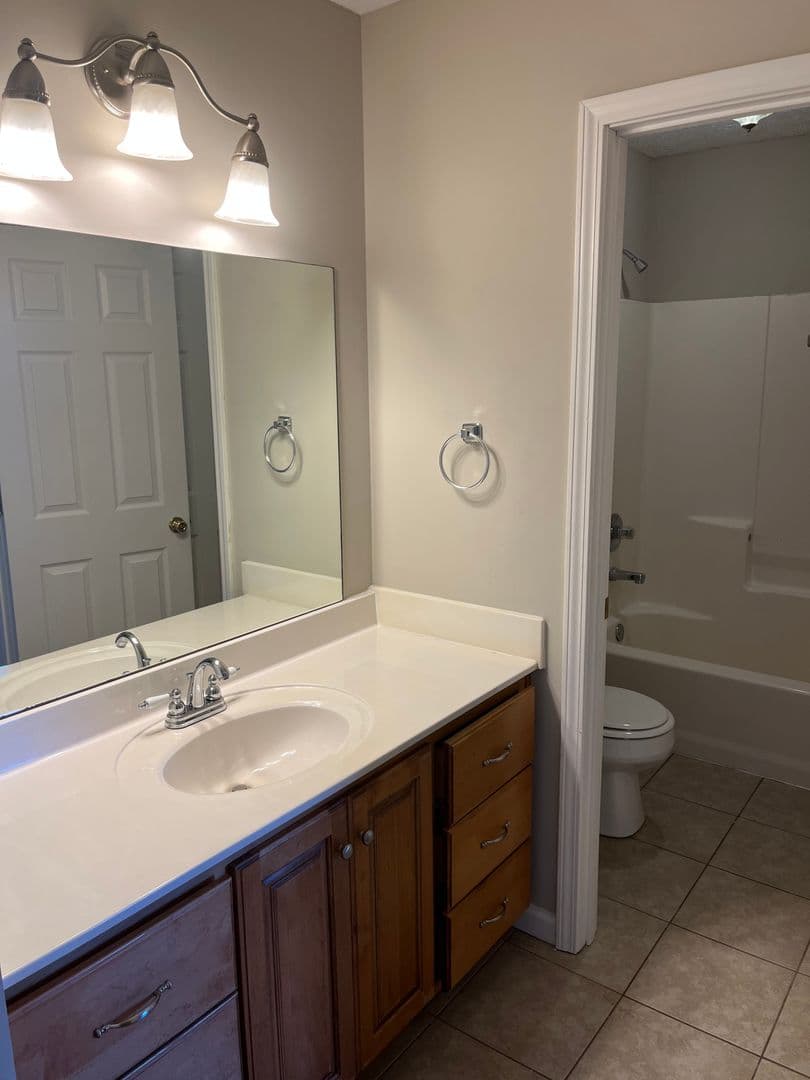 Bowling Green Apartment: 2610 Oriole Street