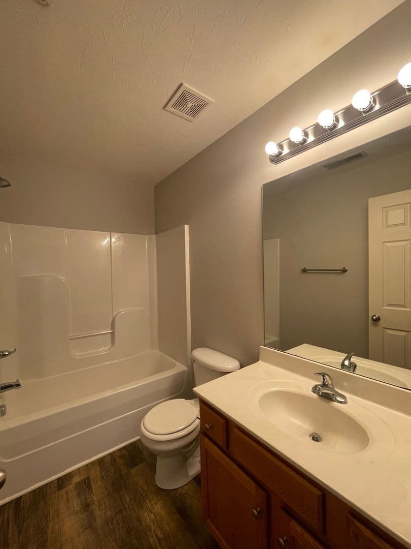 Bowling Green Apartment: 348 Upper Stone Avenue