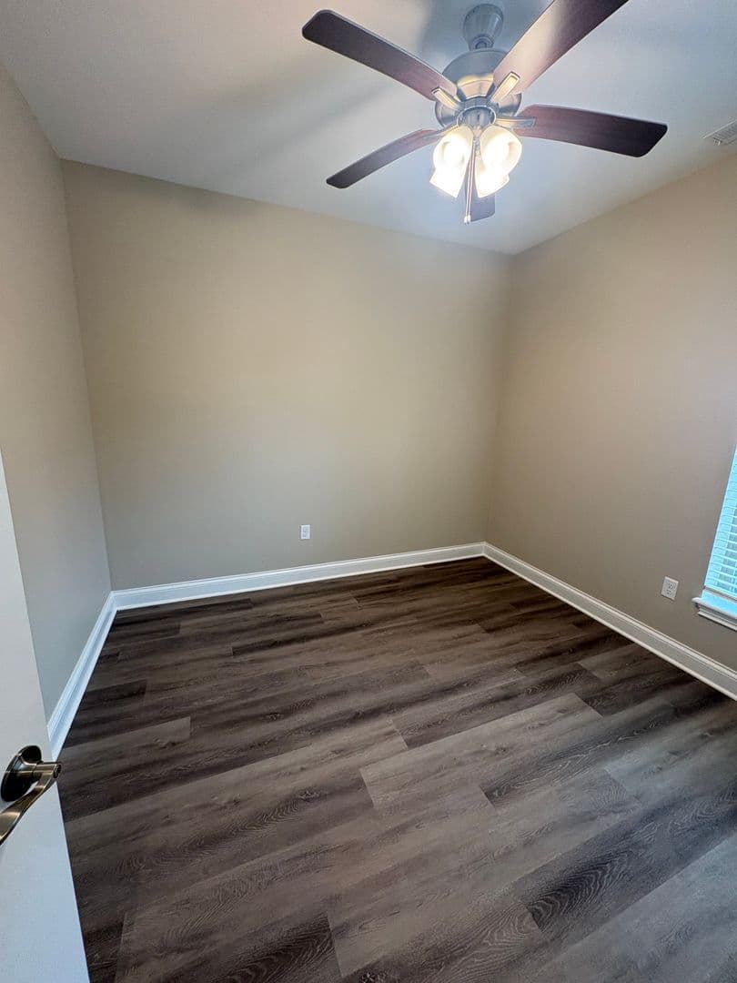 Bowling Green Apartment: 179 Walnut Creek Drive