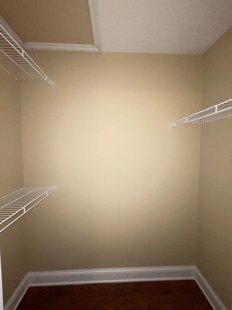 Bowling Green Apartment: 655 Declaration Way