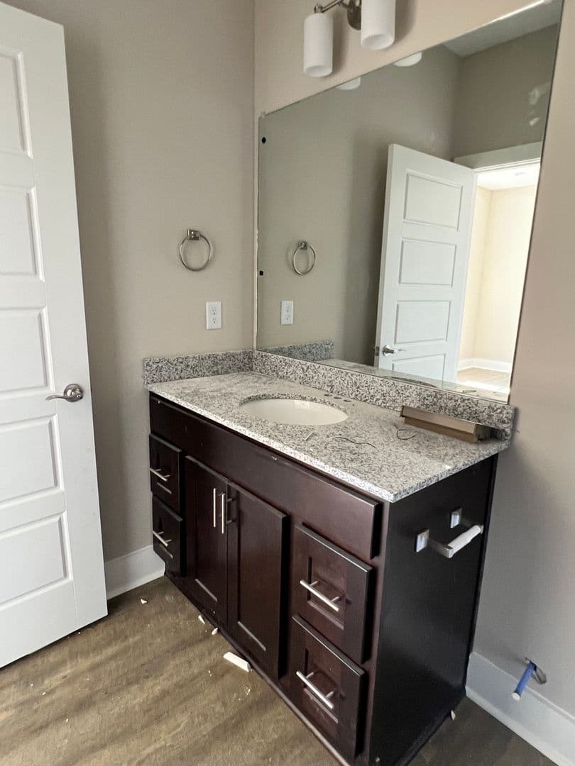 White House Apartment: 529 Raymond Hirsch Parkway