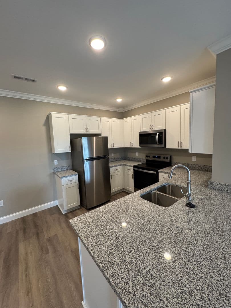 Bowling Green Apartment: 5204 Bakers Spring Street