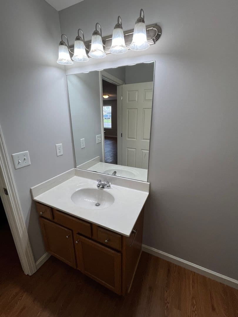 Bowling Green Apartment: 434 Upper Stone Avenue