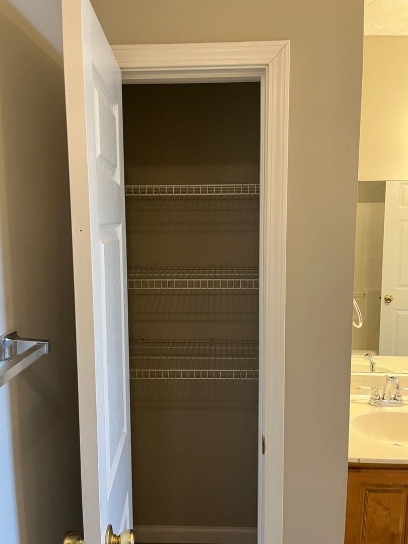 Bowling Green Apartment: 2610 Oriole Street