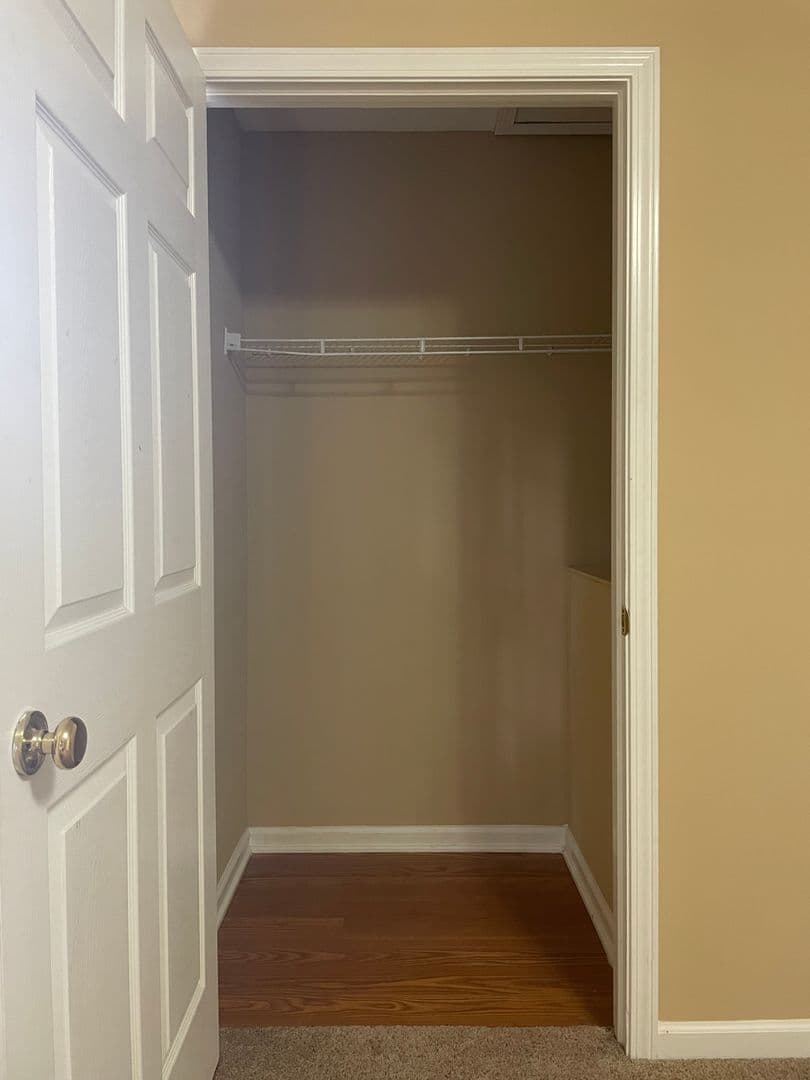 Bowling Green Apartment: 1114 Brockley Way