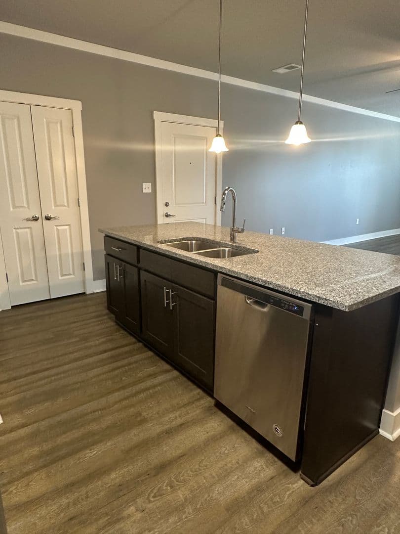 White House Apartment: 2940 US-31W
