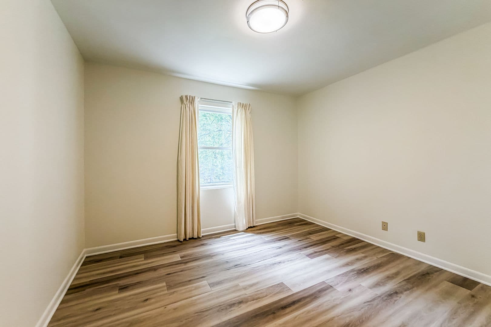 Springfield Apartment: 600 5th Avenue W