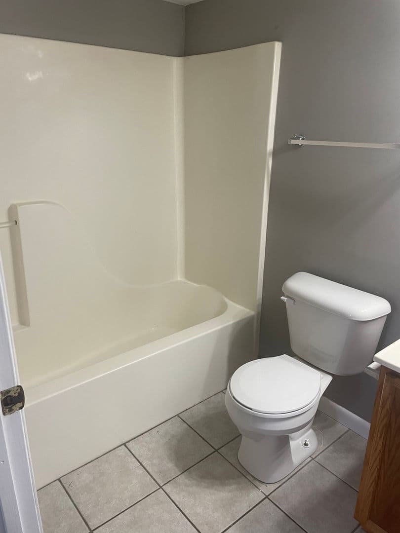 Bowling Green Apartment: 128 River Tanmer Way