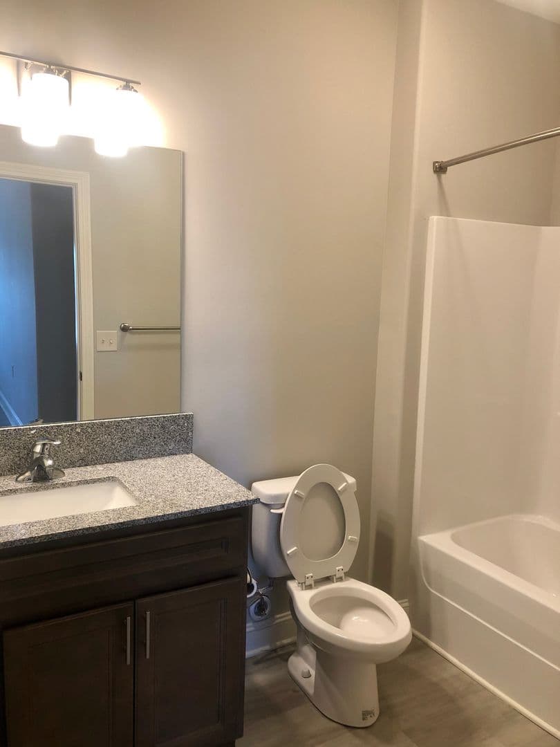 Bowling Green Apartment: 249 Greenwood Lane