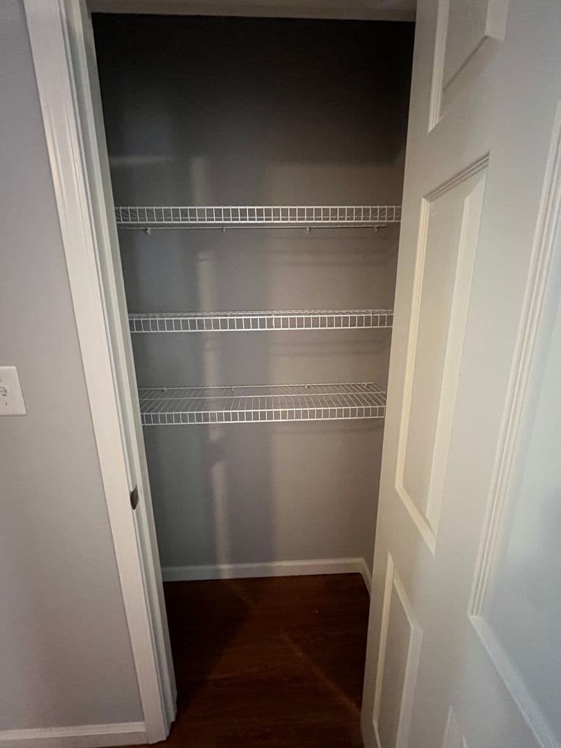 Bowling Green Apartment: 434 Upper Stone Avenue