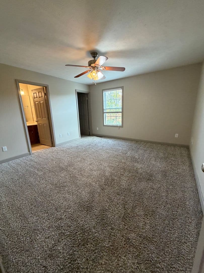 Bowling Green Apartment: 110 Audley Court
