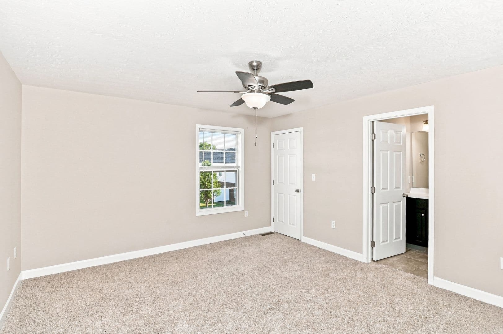 Bowling Green Apartment: 736 Village Creek Drive