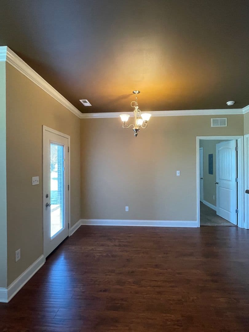 Bowling Green Apartment: 655 Declaration Way