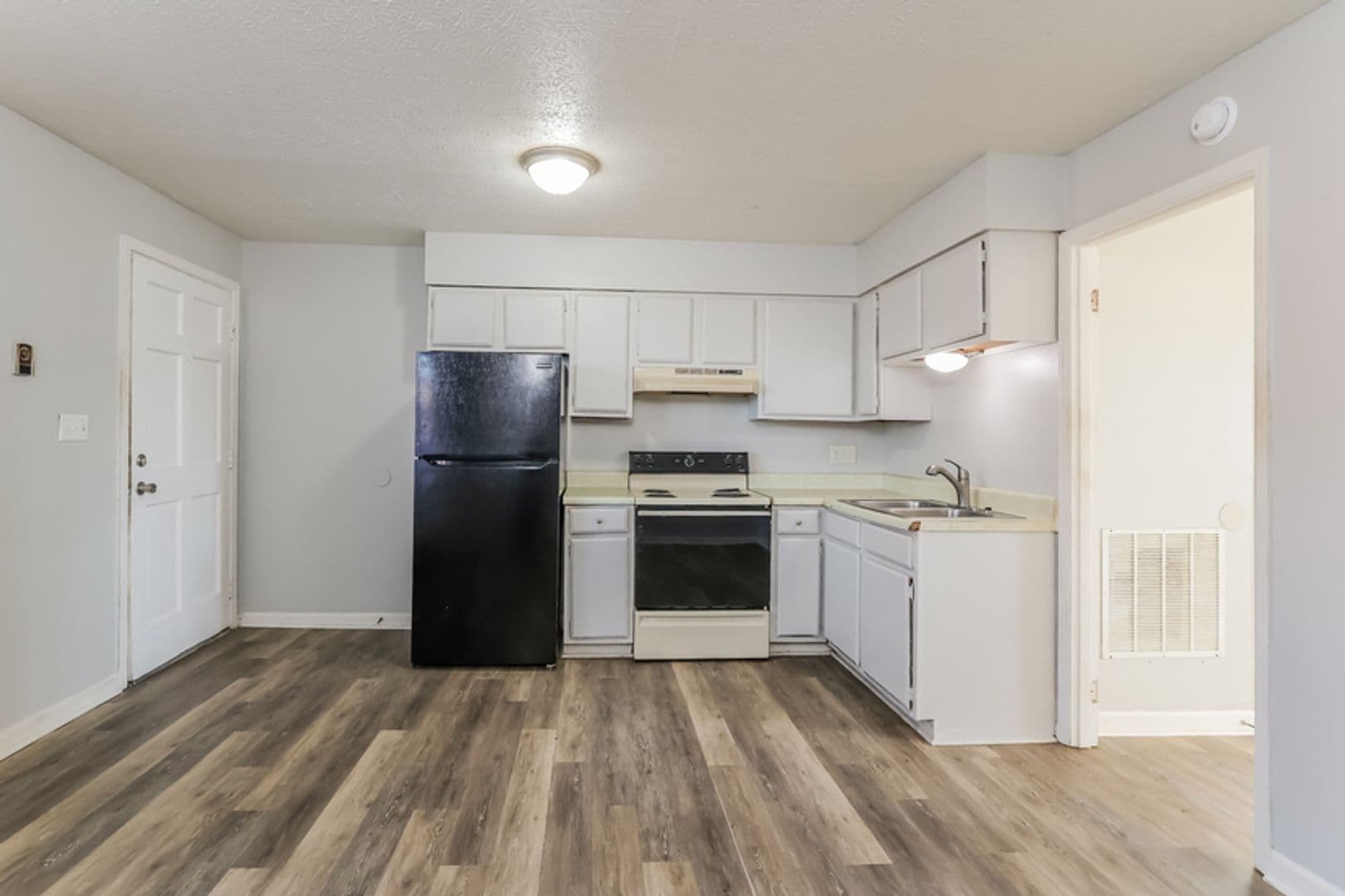 Bowling Green Apartment: 6550 Louisville Rd