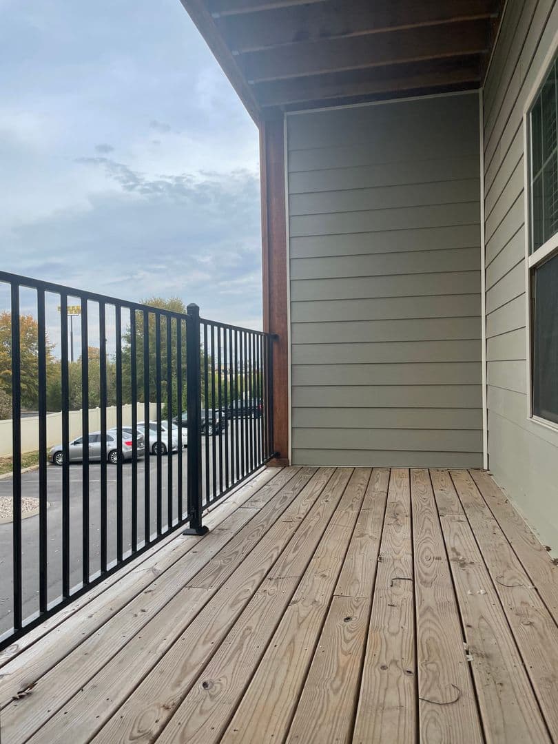 Bowling Green Apartment: 249 Greenwood Lane
