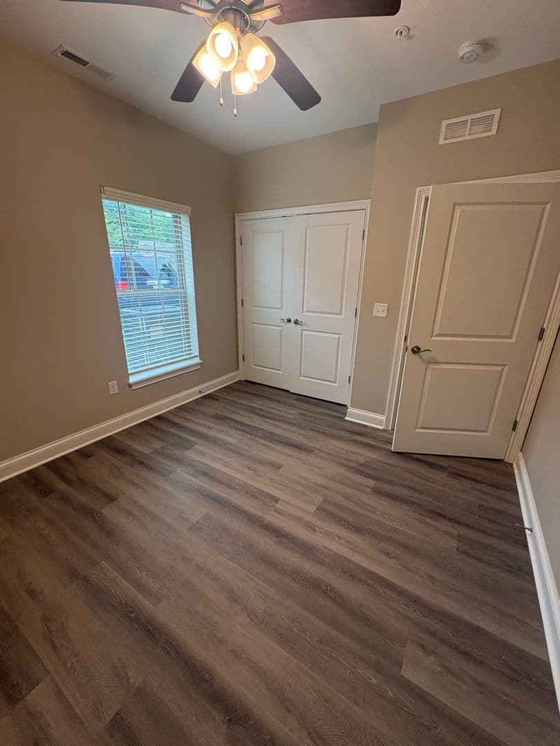 Bowling Green Apartment: 179 Walnut Creek Drive