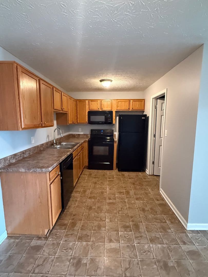 Bowling Green Apartment: 355 Upper Stone Avenue