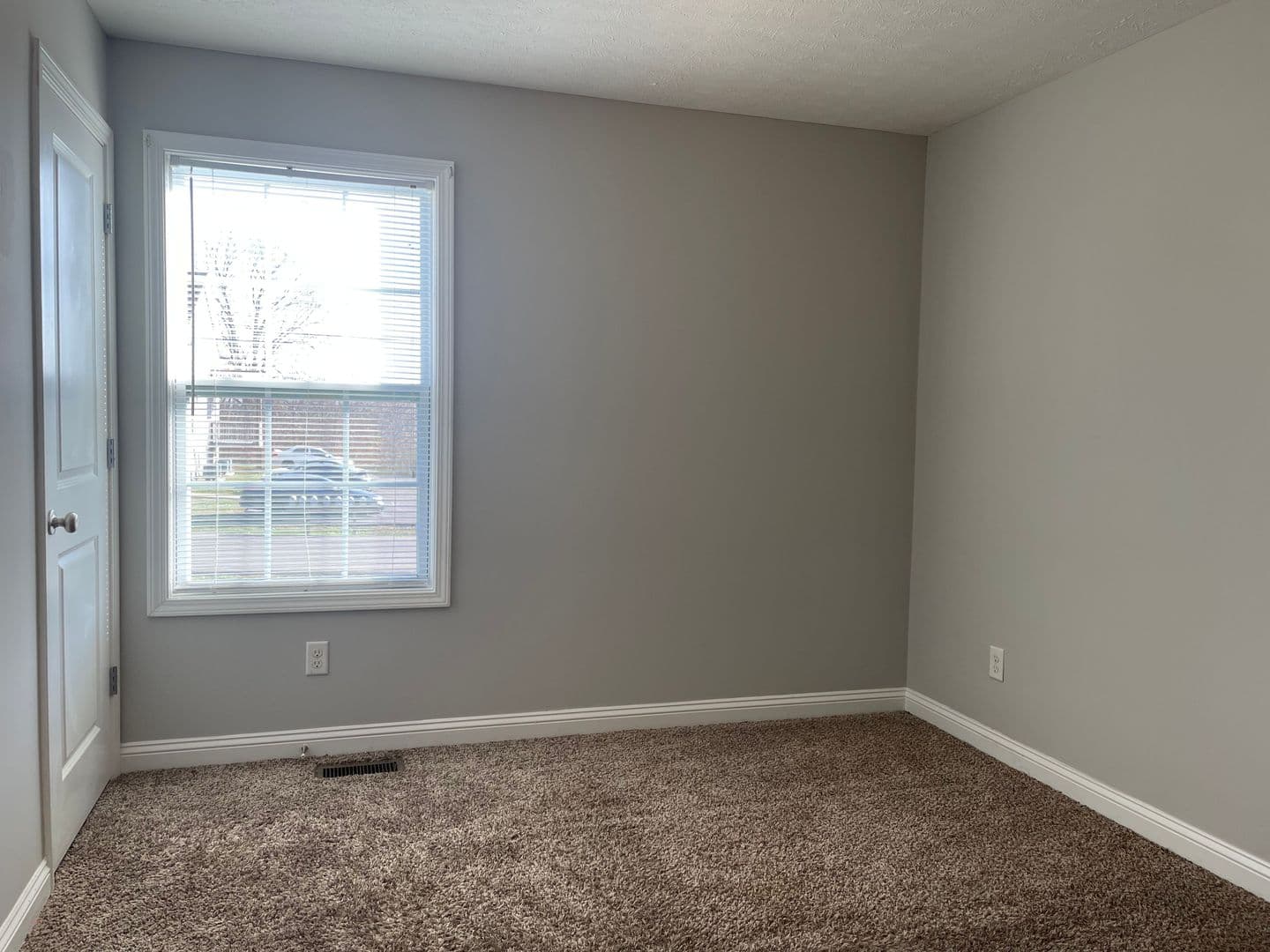 Bowling Green Apartment: 429 Upper Stone Avenue