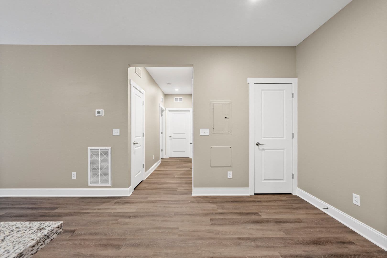Bowling Green Apartment: 945 Riverbend Street