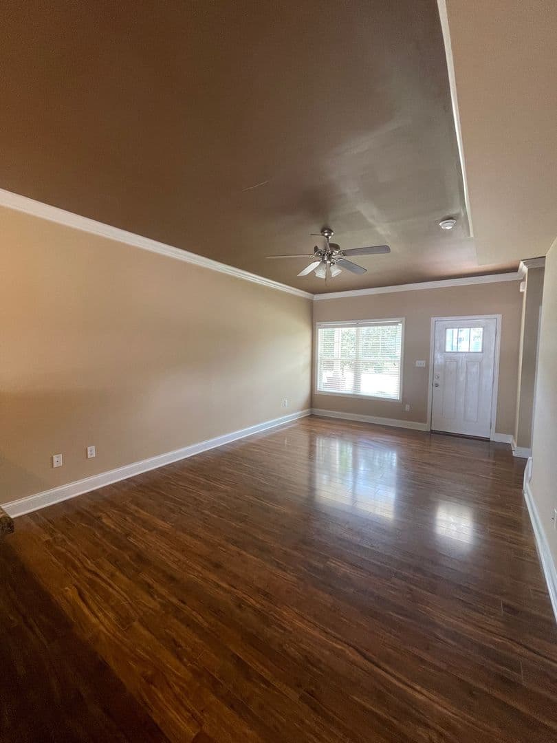 Bowling Green Apartment: 655 Declaration Way