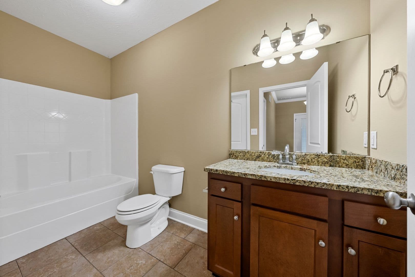 Bowling Green Apartment: 6068 Louisville Rd