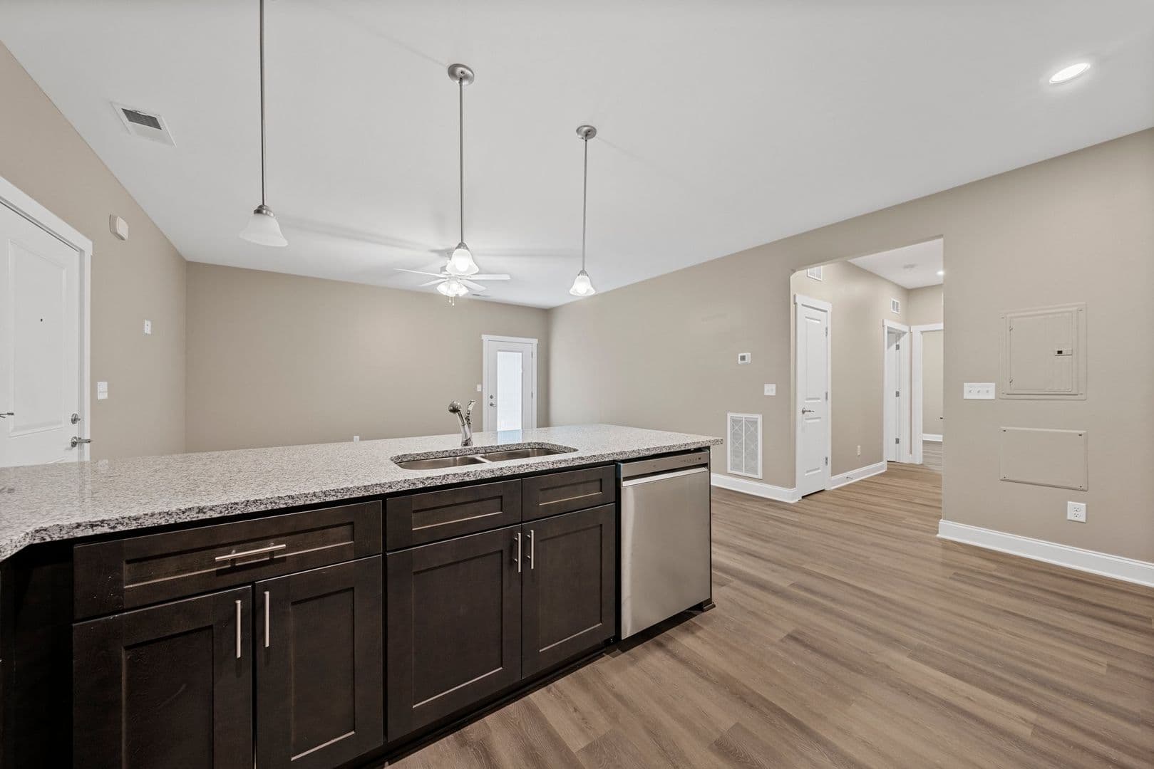 Bowling Green Apartment: 945 Riverbend Street