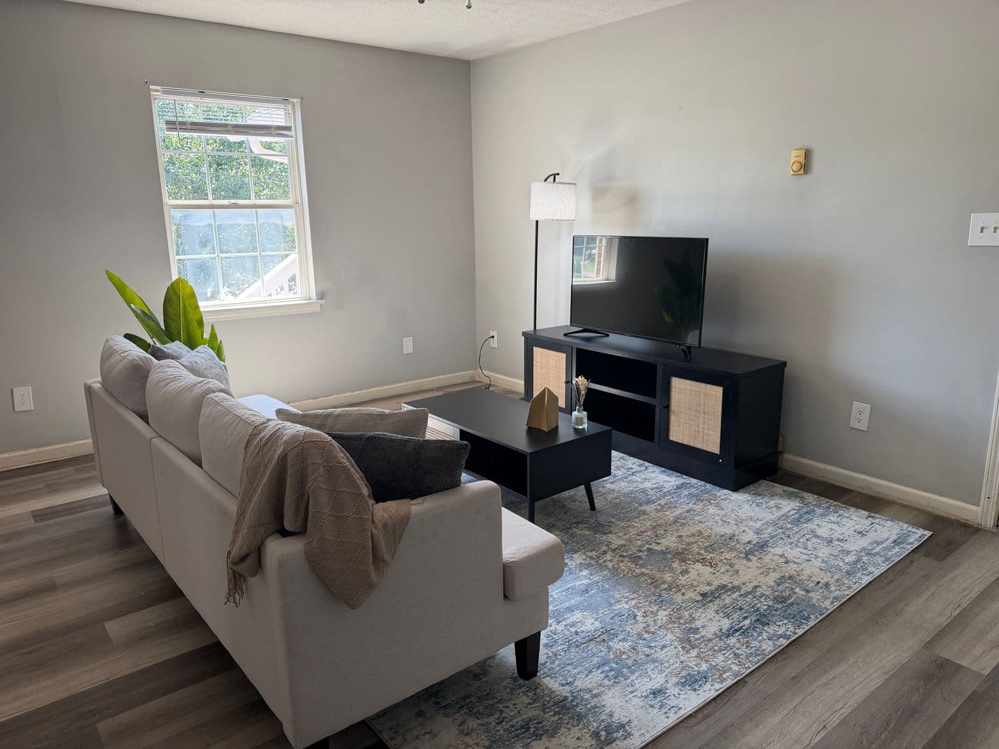 Bowling Green Apartment: 6550 Louisville Rd