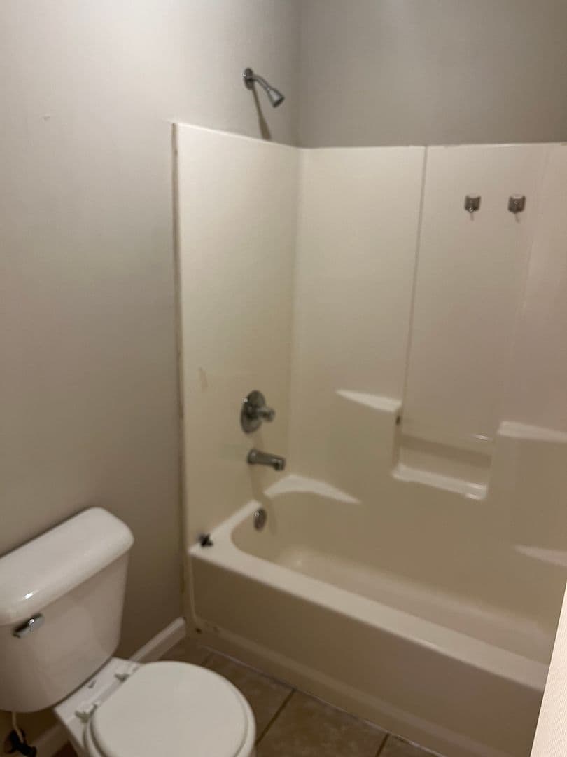 Bowling Green Apartment: 2610 Oriole Street