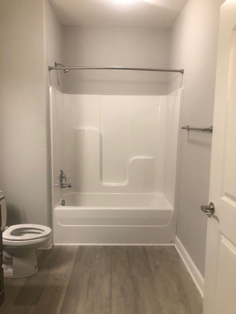 Bowling Green Apartment: 249 Greenwood Lane
