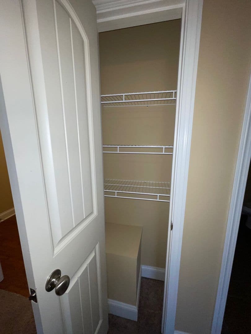 Bowling Green Apartment: 655 Declaration Way