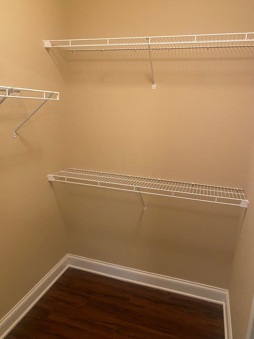 Bowling Green Apartment: 655 Declaration Way