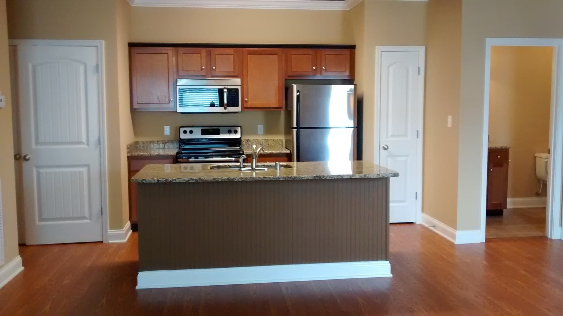 Bowling Green Apartment: 655 Declaration Way