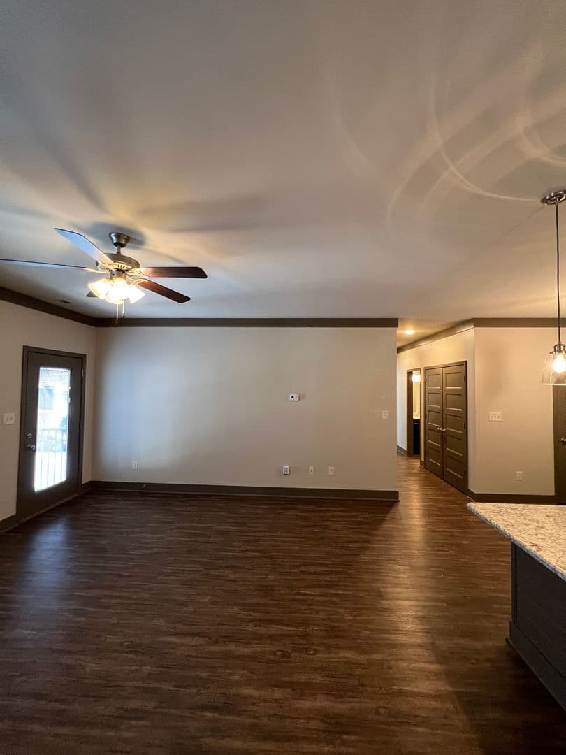 Bowling Green Apartment: 556 Emmett Ave
