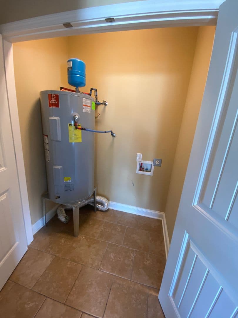 Bowling Green Apartment: 655 Declaration Way