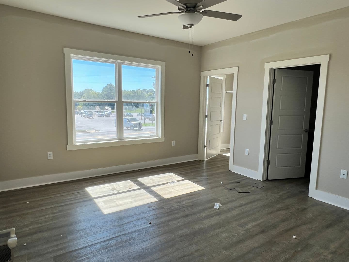 White House Apartment: 529 Raymond Hirsch Parkway