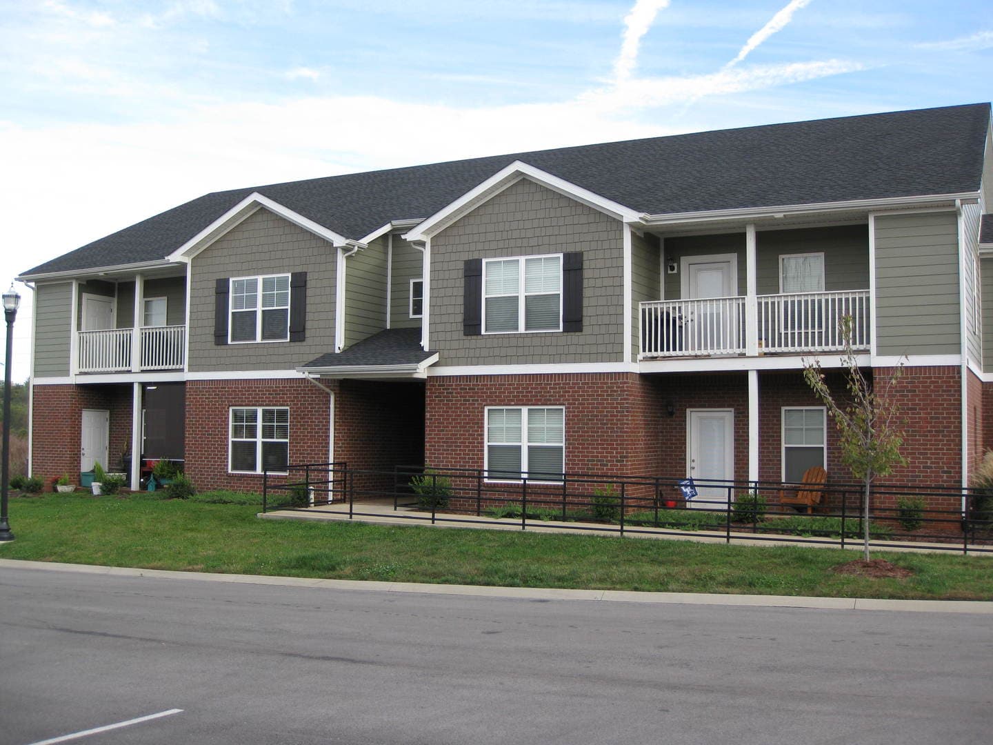 Bowling Green Apartment: 655 Declaration Way
